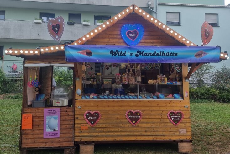 Mandelhütte Mandelhütte mit Volksfestleckereien