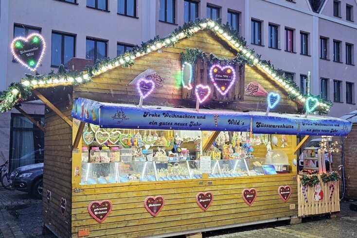 Grosse Huette Die Süßwarenhütte mit den Volksfestleckereien