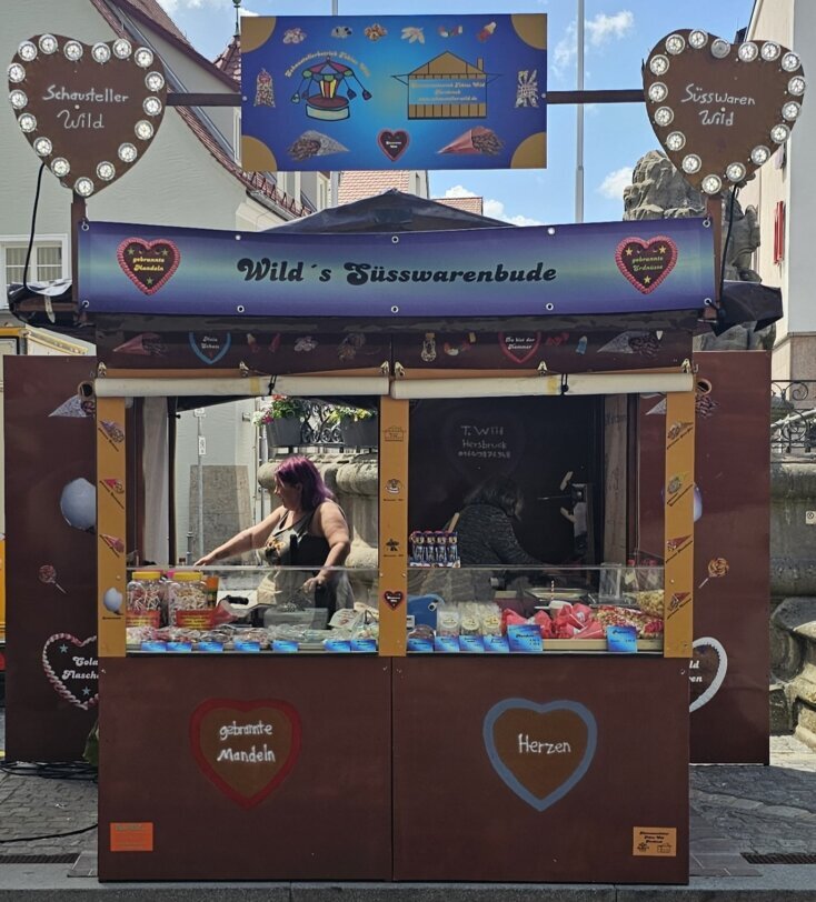 Süßwarenbude Süßwarenbude mit Volksfestleckereien