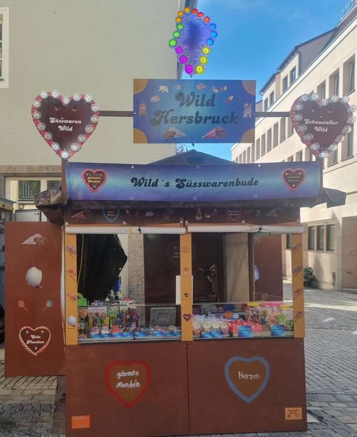 Süßwarenbude mit Volksfestleckereien